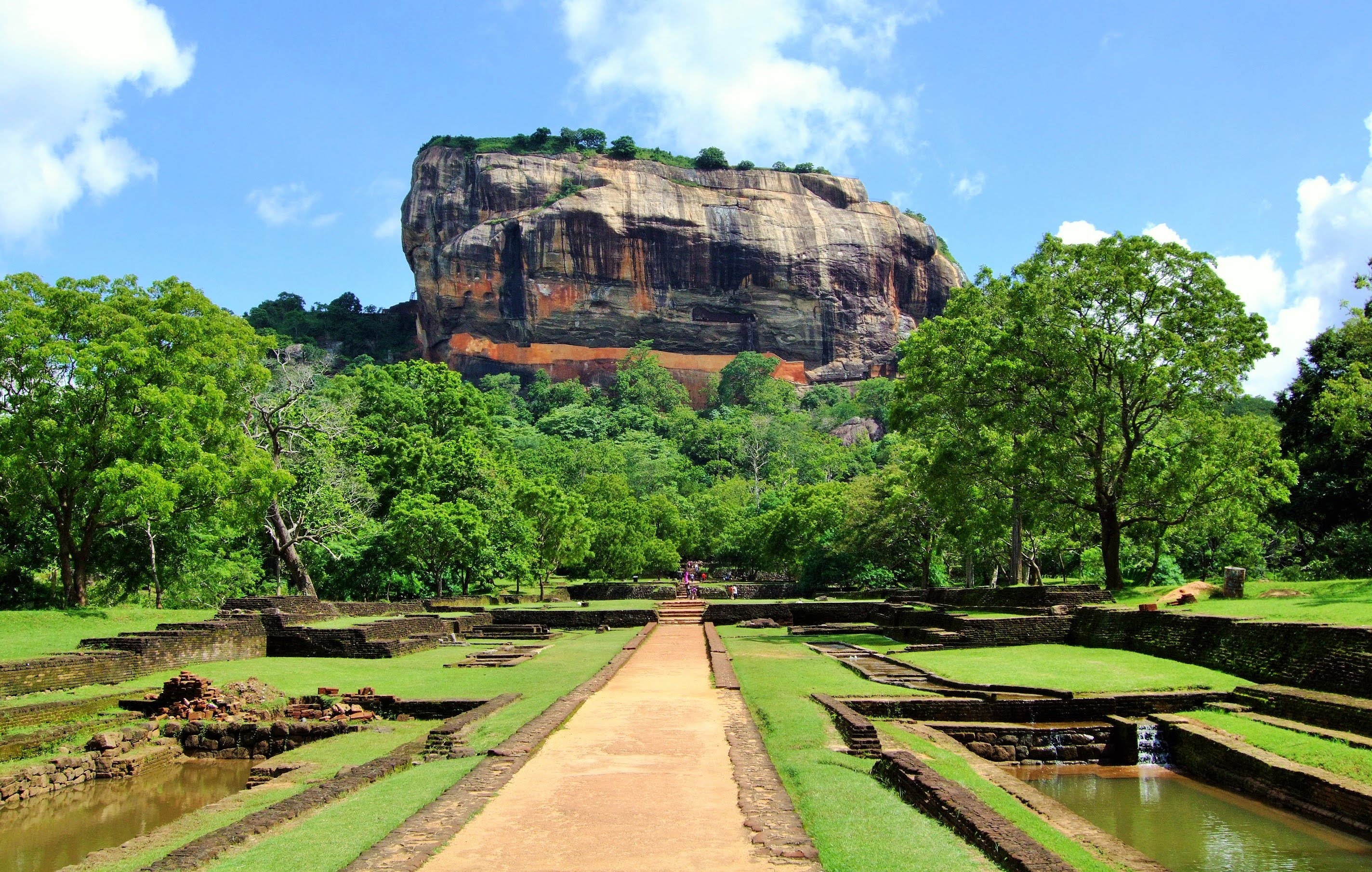 THE ESSENCE OF SRI LANKA 